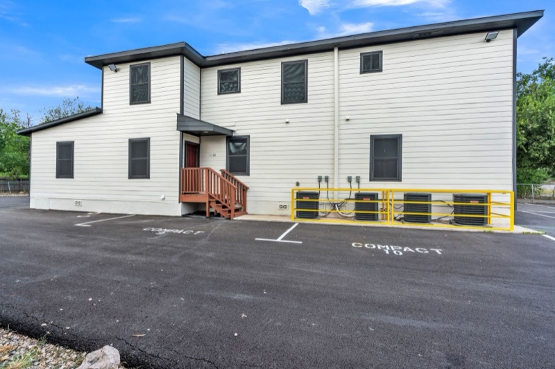 1506 West Woodlawn Avenue #1201: a room in this apartment, photographed empty.