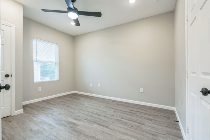 1506 West Woodlawn Avenue #1201: a room in this apartment, photographed empty.