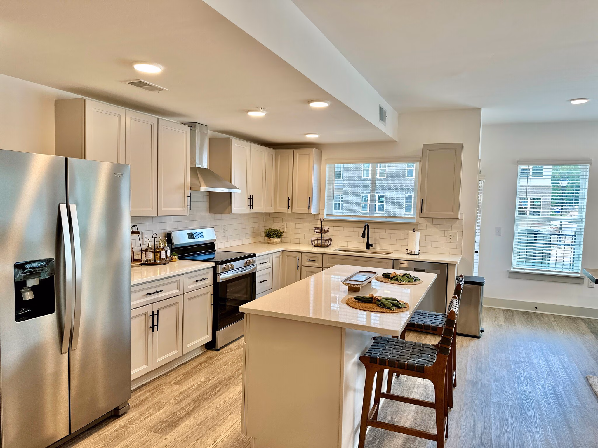 Kitchen with quartz island